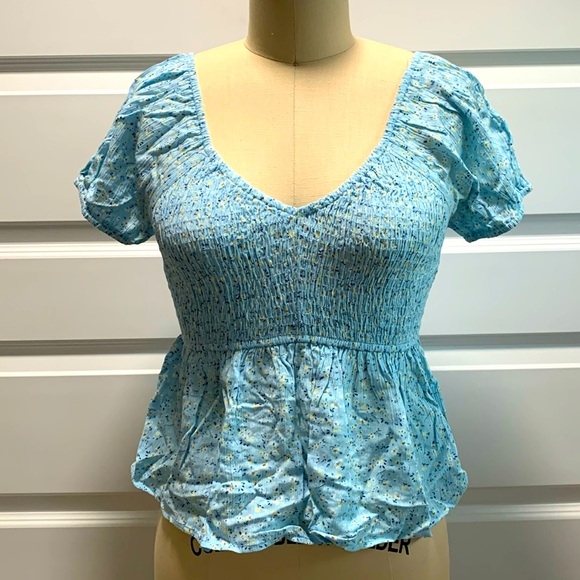 Freshman Tops - NWT ruched  floral top with shoulder cap short sleeves and ballerina neckline